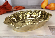 Load image into Gallery viewer, Porcelain Wavy Baker
